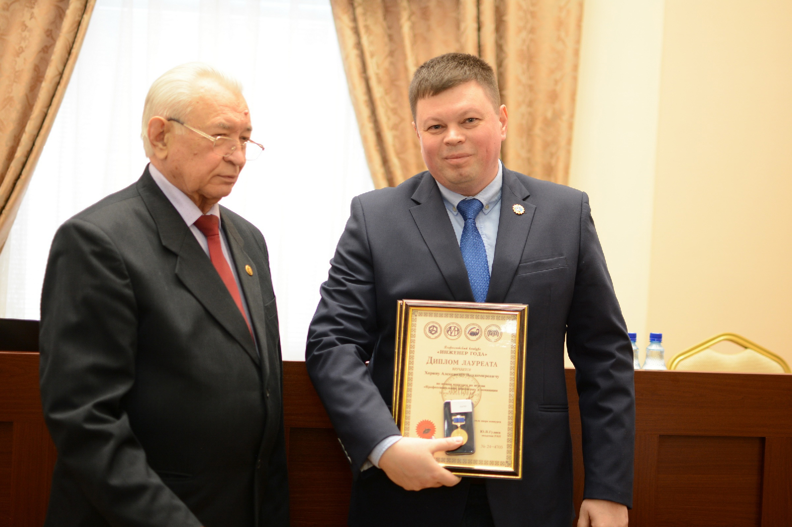 Торжественная церемония награждения преподавателей, сотрудников, студентов открыла заседание Ученого совета, которое состоялось в четверг, 28 марта